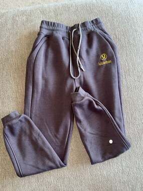 Lululemon Women's Fleece Jogger Sweatpants with Embroidered Logo
